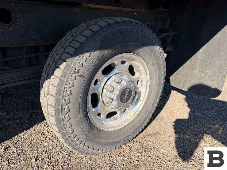 2003-gmc-2500-image-22