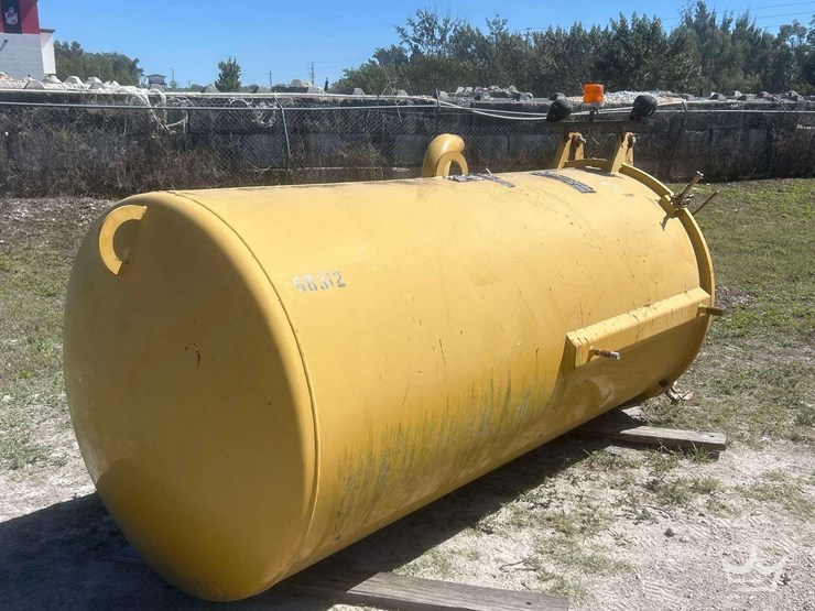 liquid-holding-tank-with-door-image-2