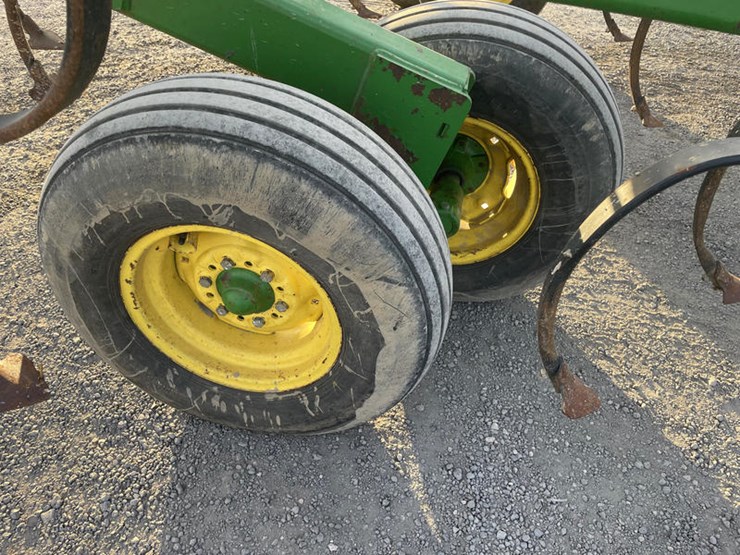 john-deere-2210-image-5