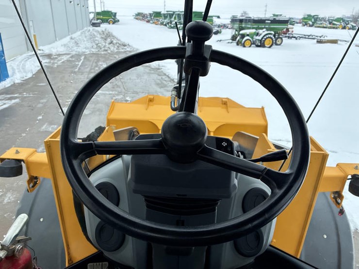 2019-deere-544l-image-82