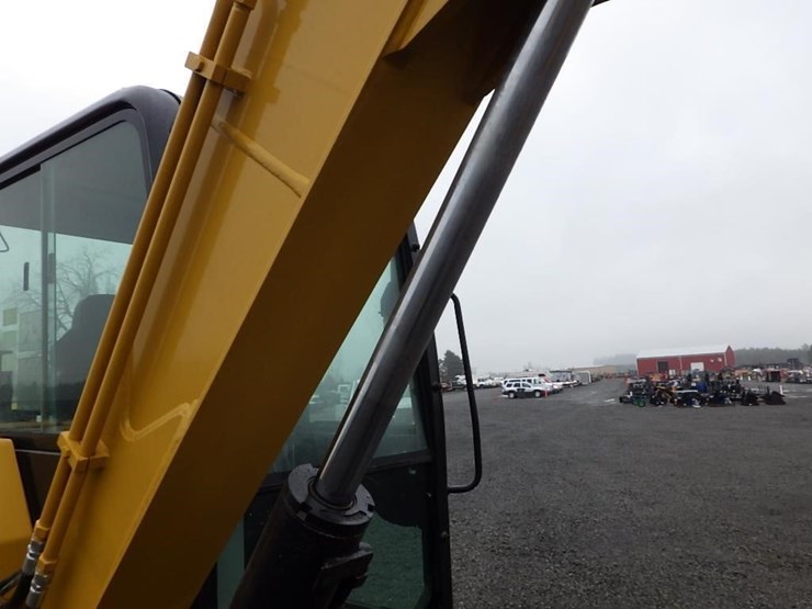 caterpillar-305.5-image-24