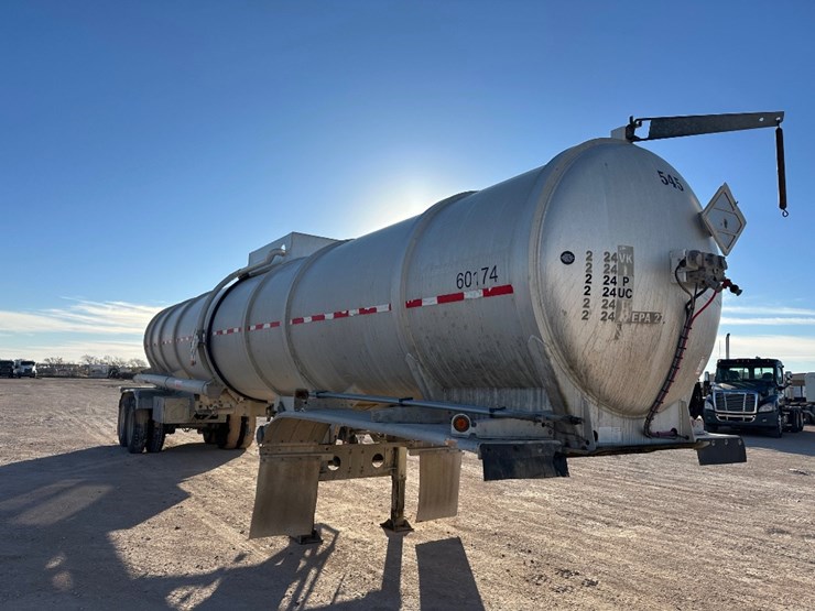 2016-heil-trailer-image-3