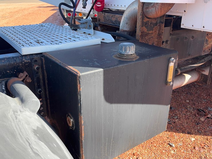 1993-peterbilt-377-image-14