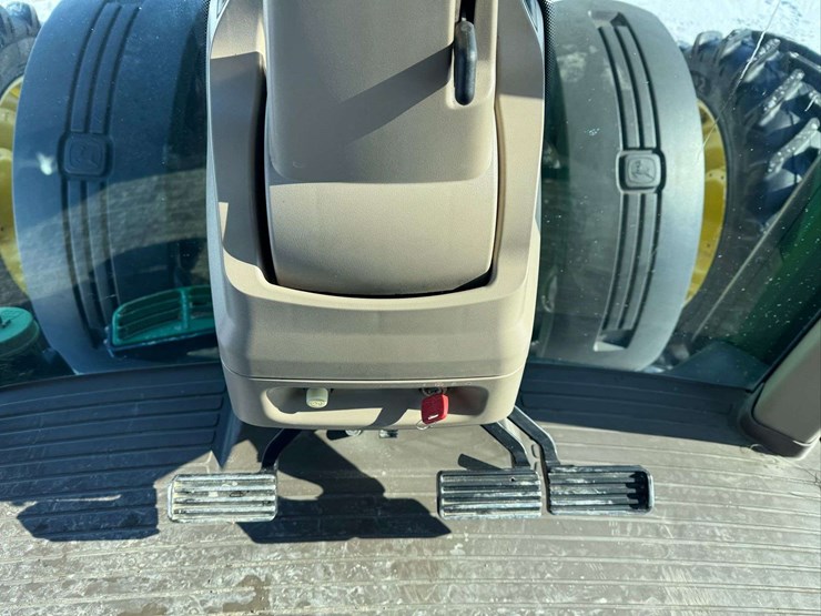 2012-john-deere-8310r-image-88