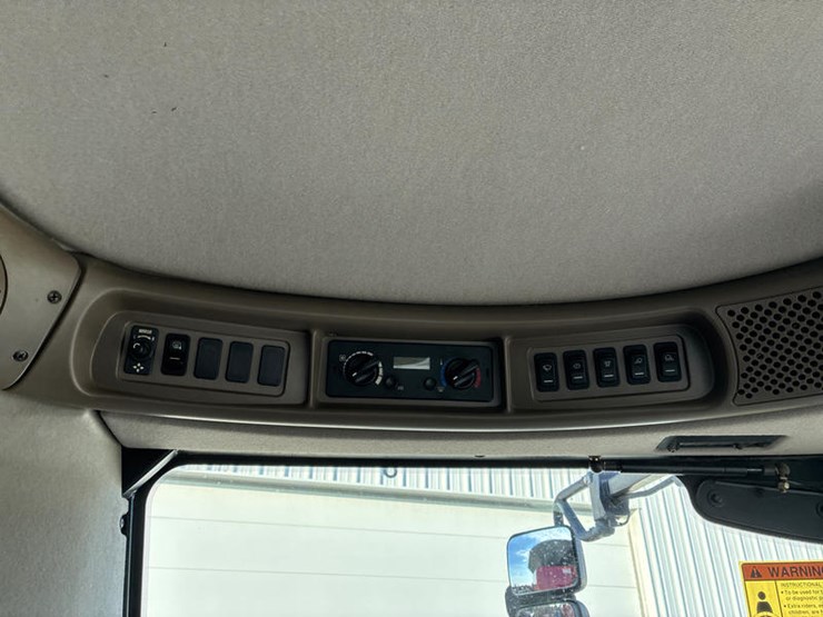 2010-case-ih-8120-image-109