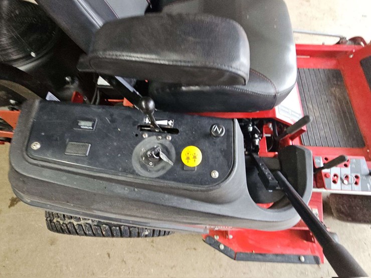 2022-ferris-is-600z-zero-turn-lawn-mower-image-13