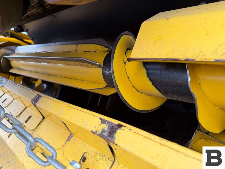 new-holland-340-image-14