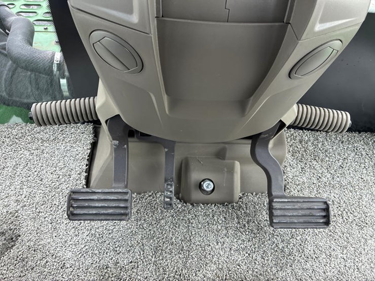 2025-john-deere-9r-590-image-84