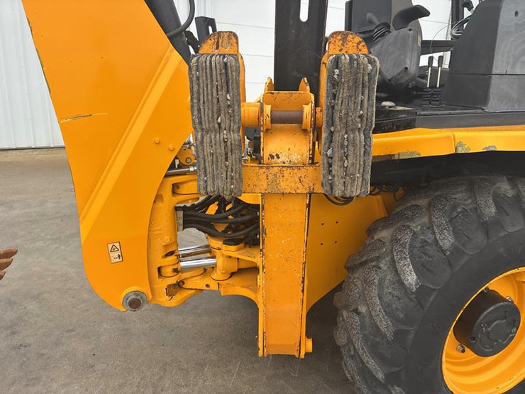 2019-jcb-3cx-image-29