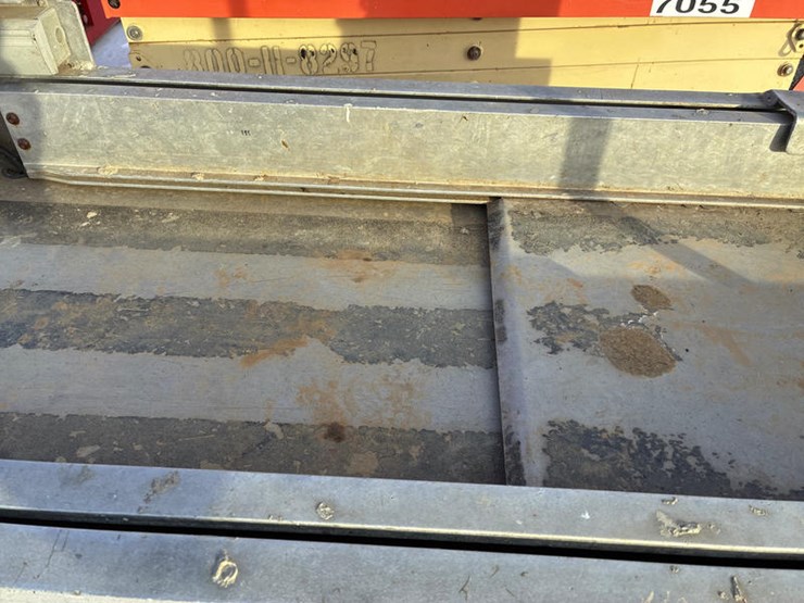 2007-jlg-1930es-image-14