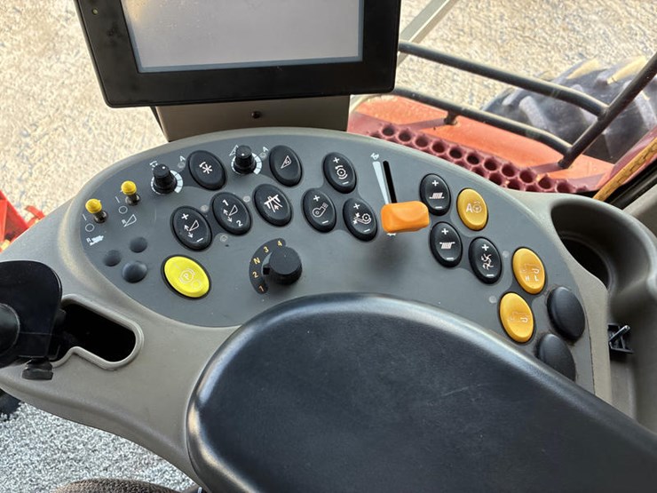 2010-case-ih-8120-image-111