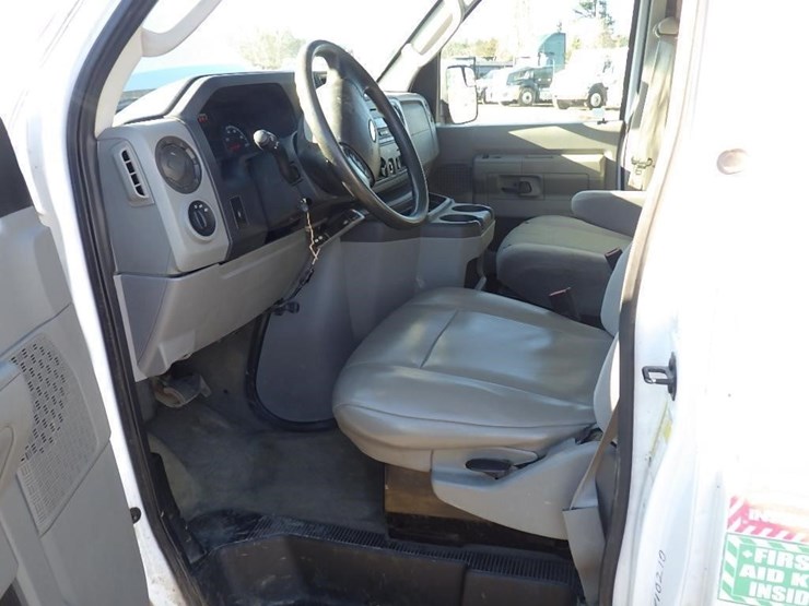 2011-ford-e350-image-18