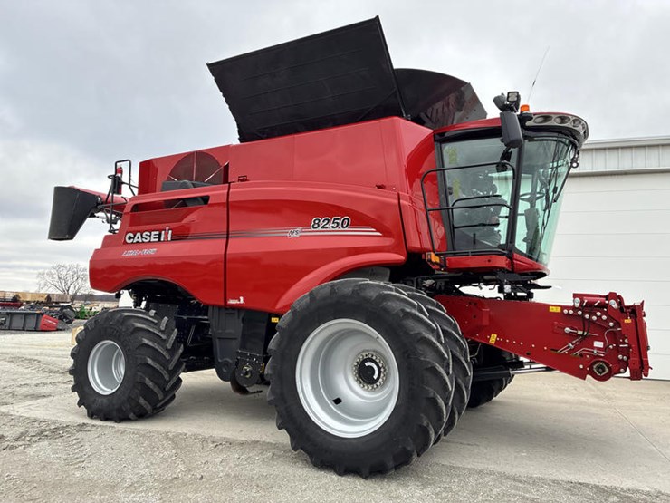 2024-case-ih-8250-image-1