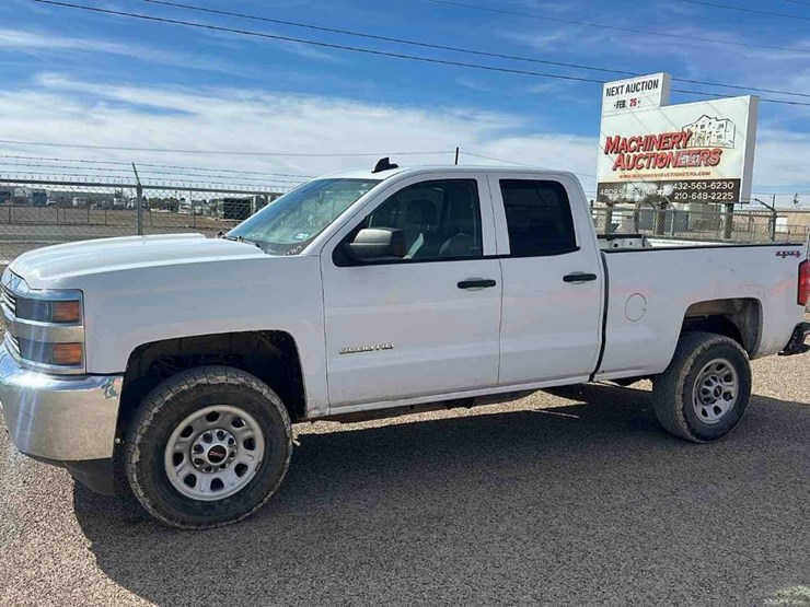 2016-chevrolet-silverado-2500hd-image-1
