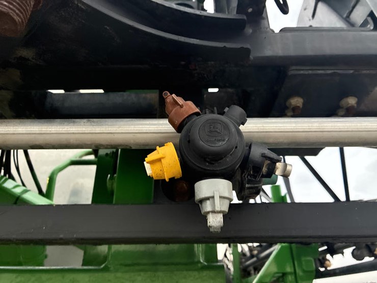 2011-john-deere-4830-image-30