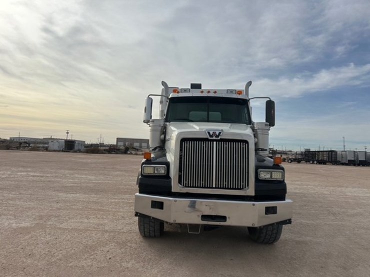 2018-western-star-4900-image-2