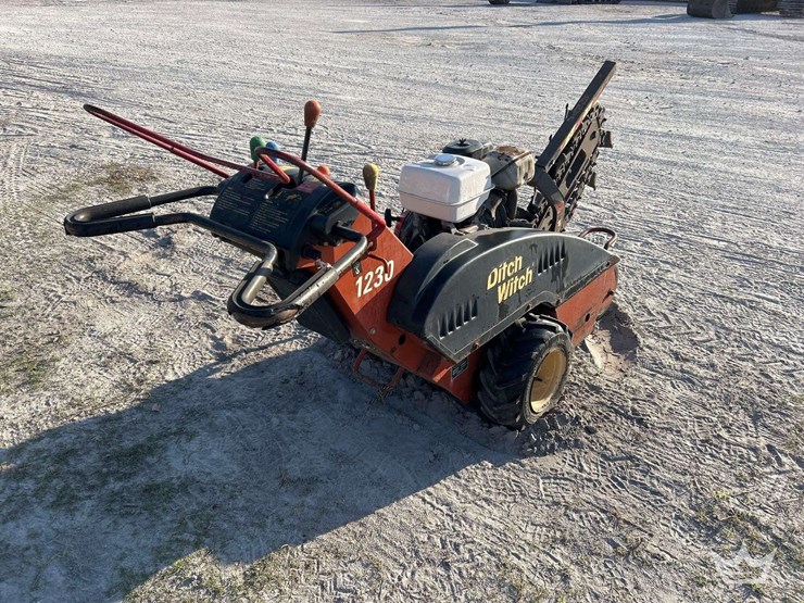 2002-ditch-witch-1230h-image-3