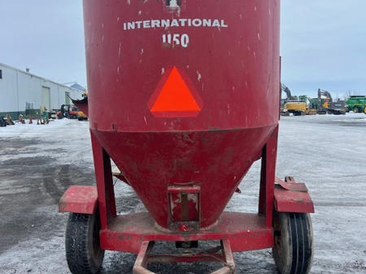 #114949-•-ih-1150-feed-grinder-image-6