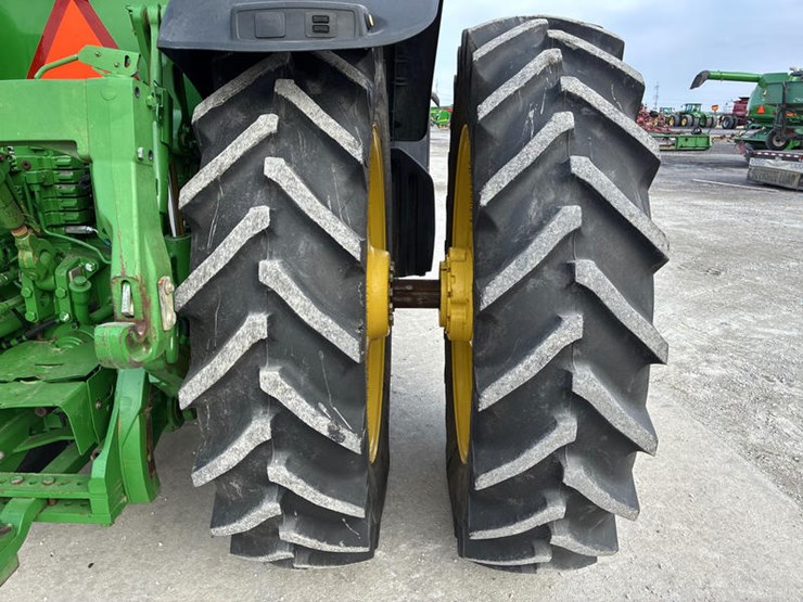 2012-john-deere-8260r-image-51