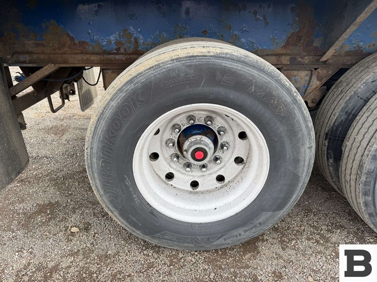 1993-utility-40'-image-28