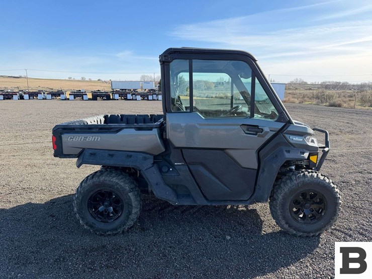 2023-can-am-defender-limited-hd10-atv-image-7