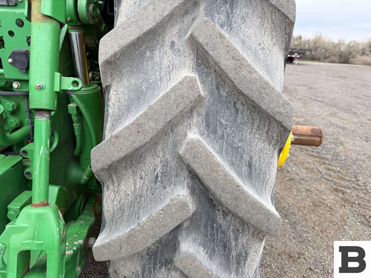 2012-john-deere-7260r-image-36