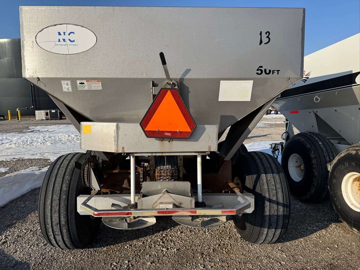 nc-8000.-pull-type-fertilizer-spreader.-8-ton-image-5