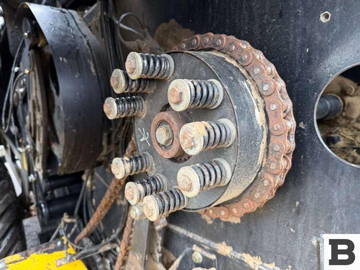 new-holland-340-image-48