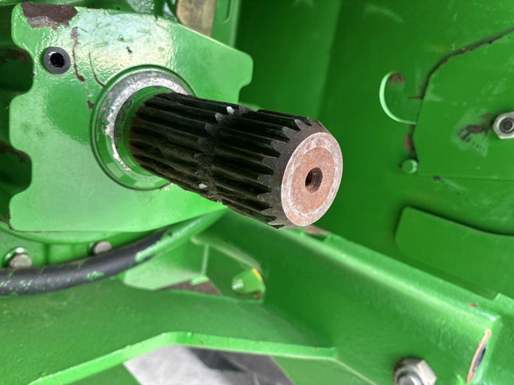 2012-john-deere-8260r-image-30