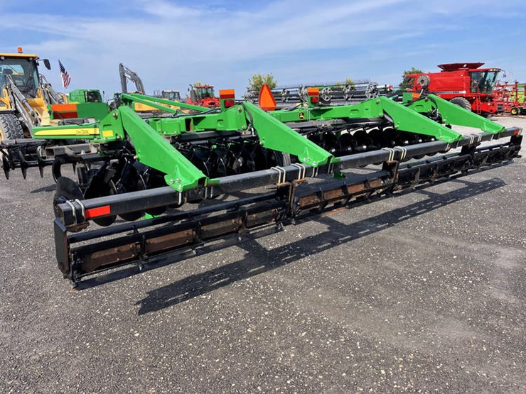 2014-john-deere-2720-image-12