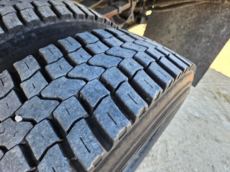 2005-ford-f550-image-35