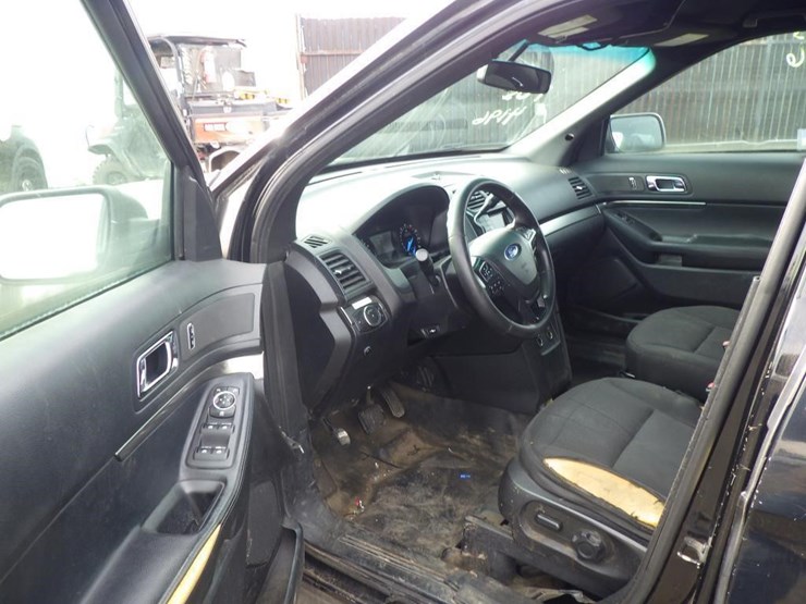 2016-ford-explorer-image-5