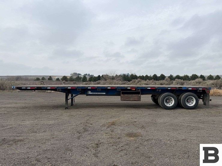 1993-utility-40'-image-2