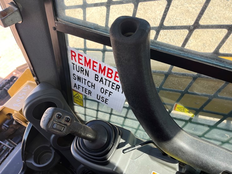 2018-caterpillar-299d-image-19