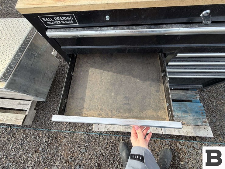 46"-9-drawer-mobile-workbench-image-4