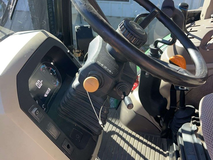 2015-john-deere-5100m-image-8