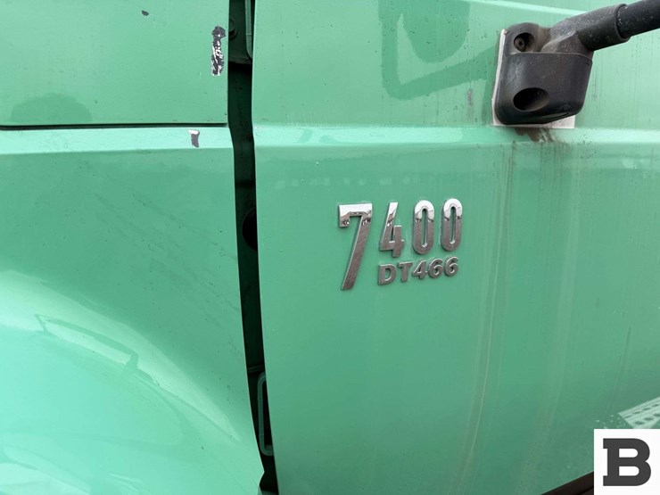 2005-international-7400-image-12