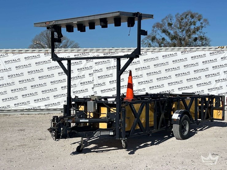 2011-energy-absorption-systems-tma9000-19ft-attenuator-trailer-image-1