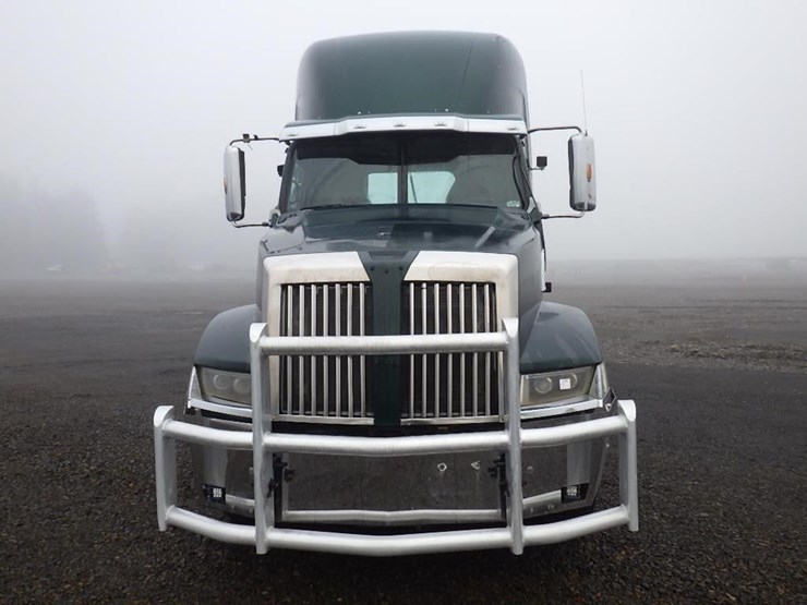 2018-western-star-5700xe-image-2