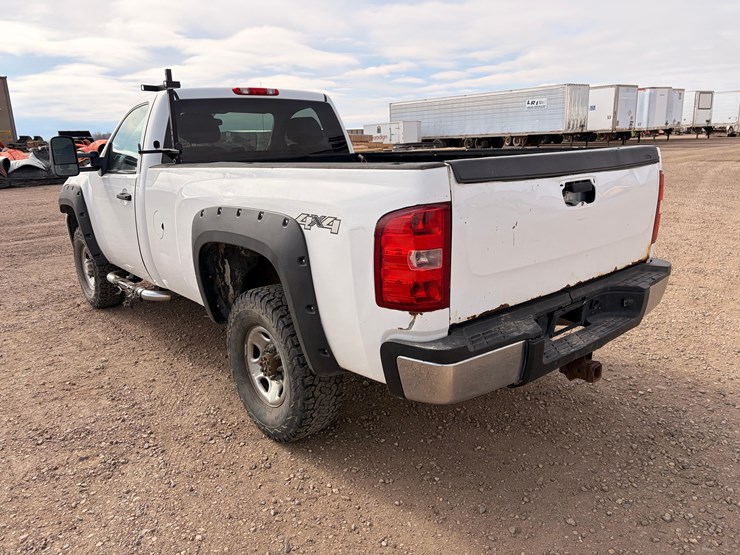 2010-chevrolet-silverado-pickup-image-4