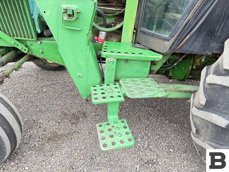 1983-john-deere-2350-image-22
