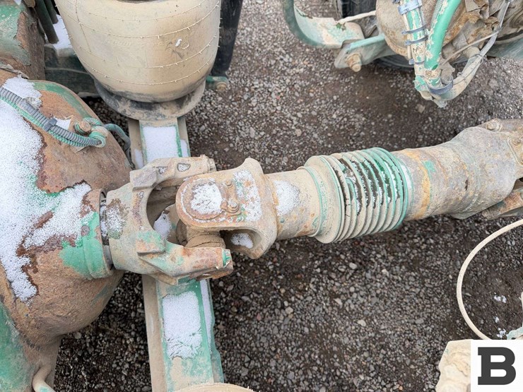 2009-peterbilt-384-image-21