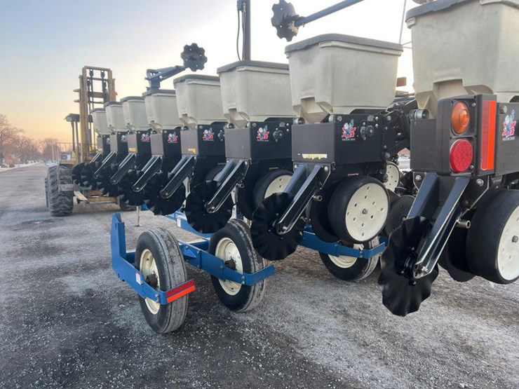 2004-kinze-3500-image-14