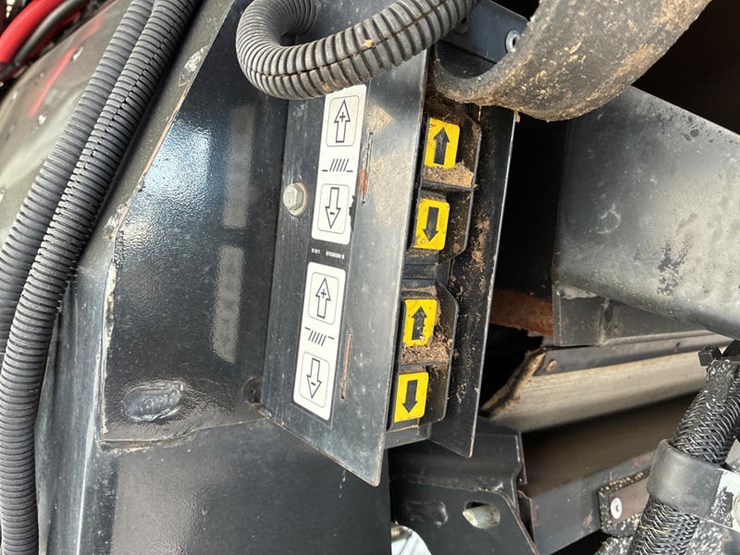 2010-case-ih-8120-image-67