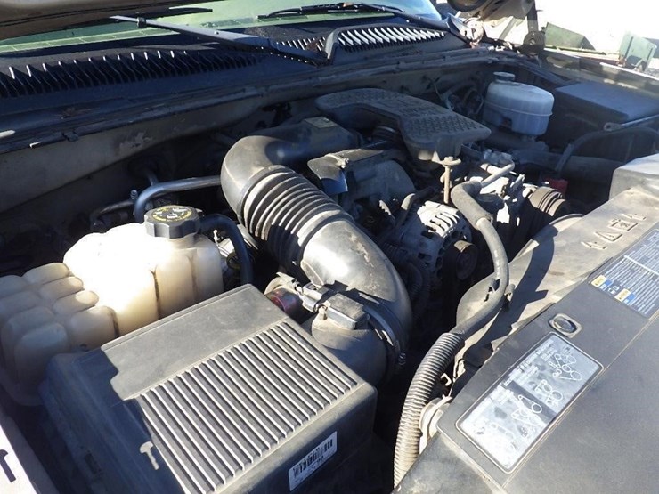 2004-chevrolet-3500-image-8