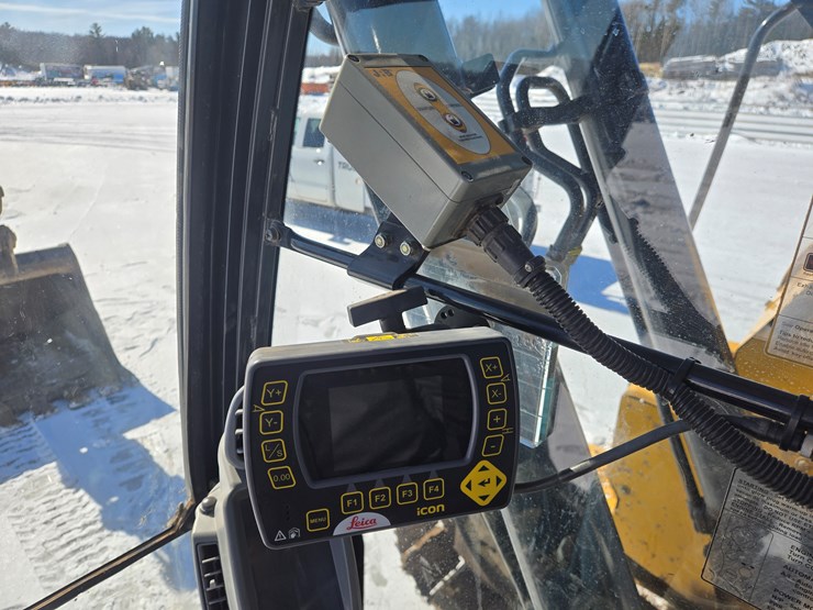 2016-deere-245g-lc-image-67