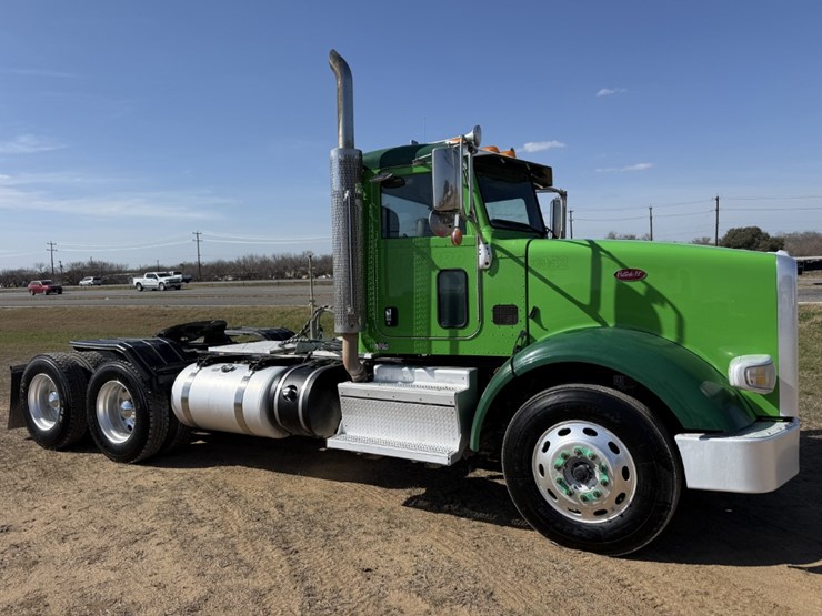 2020-peterbilt-367-image-3