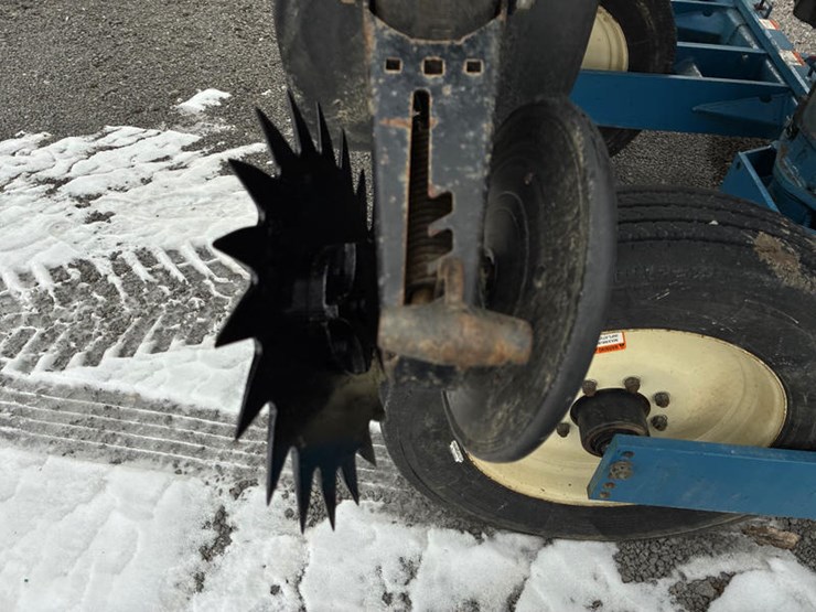 1997-kinze-2600-image-59