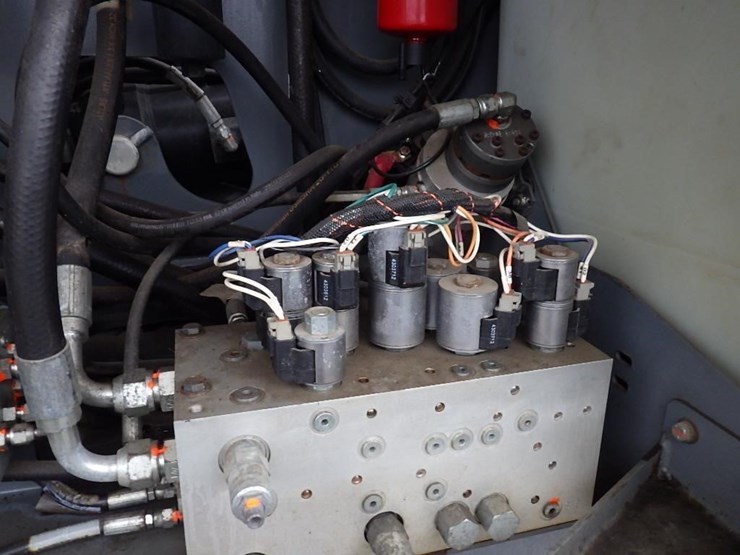 2017-skyjack-sj66t-image-11