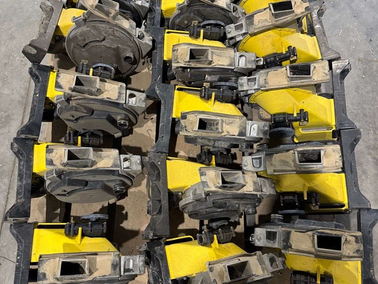 qty.-16--1790-seed-meters-and-mini-hoppers-w/-pro-shaft-drive-image-2